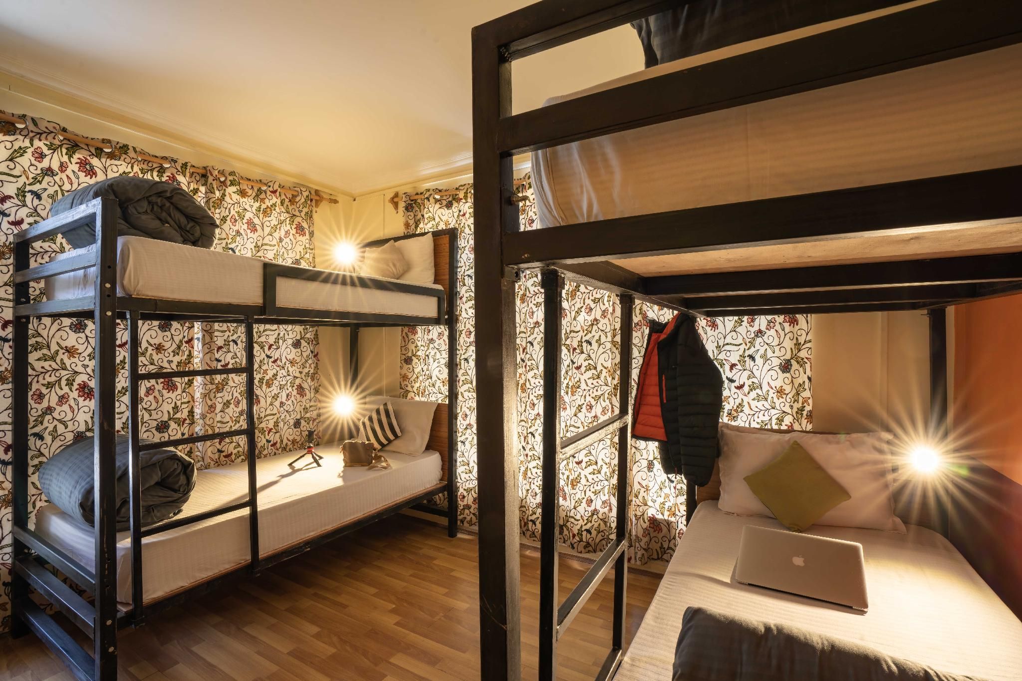 1 Person in 4-Bed Dormitory with Shared Bathroom - Mixed