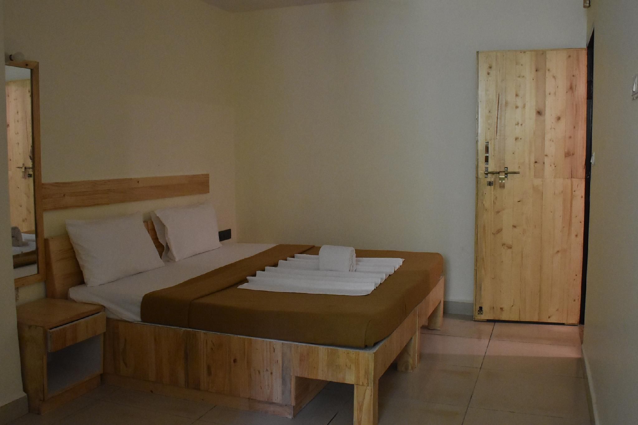 Riverside Inn Standard Room Non AC 3