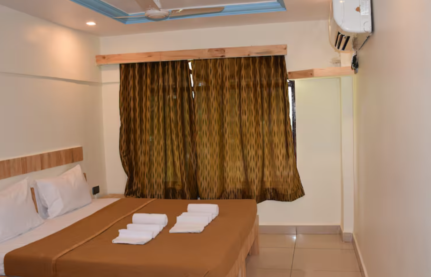 Riverside Inn Standard Room AC 4