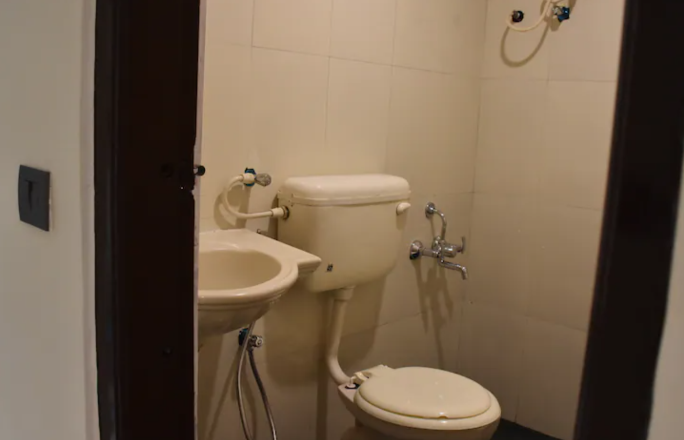 Riverside Inn Standard Room AC 3