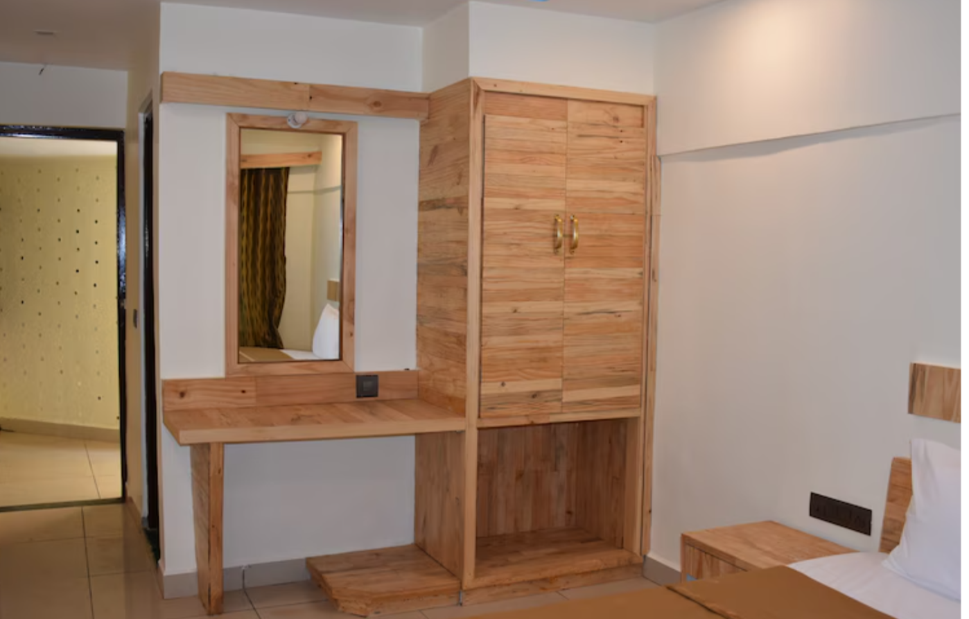 Riverside Inn Standard Room AC 2