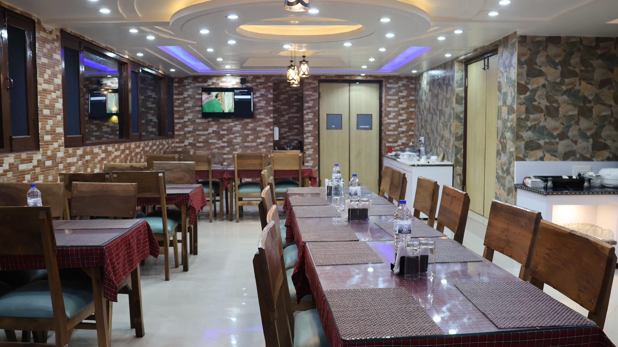 Food & Dining