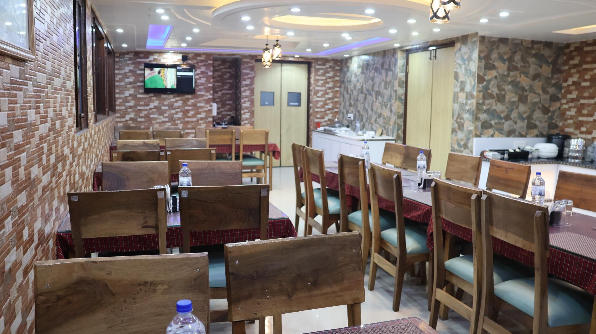 Food & Dining