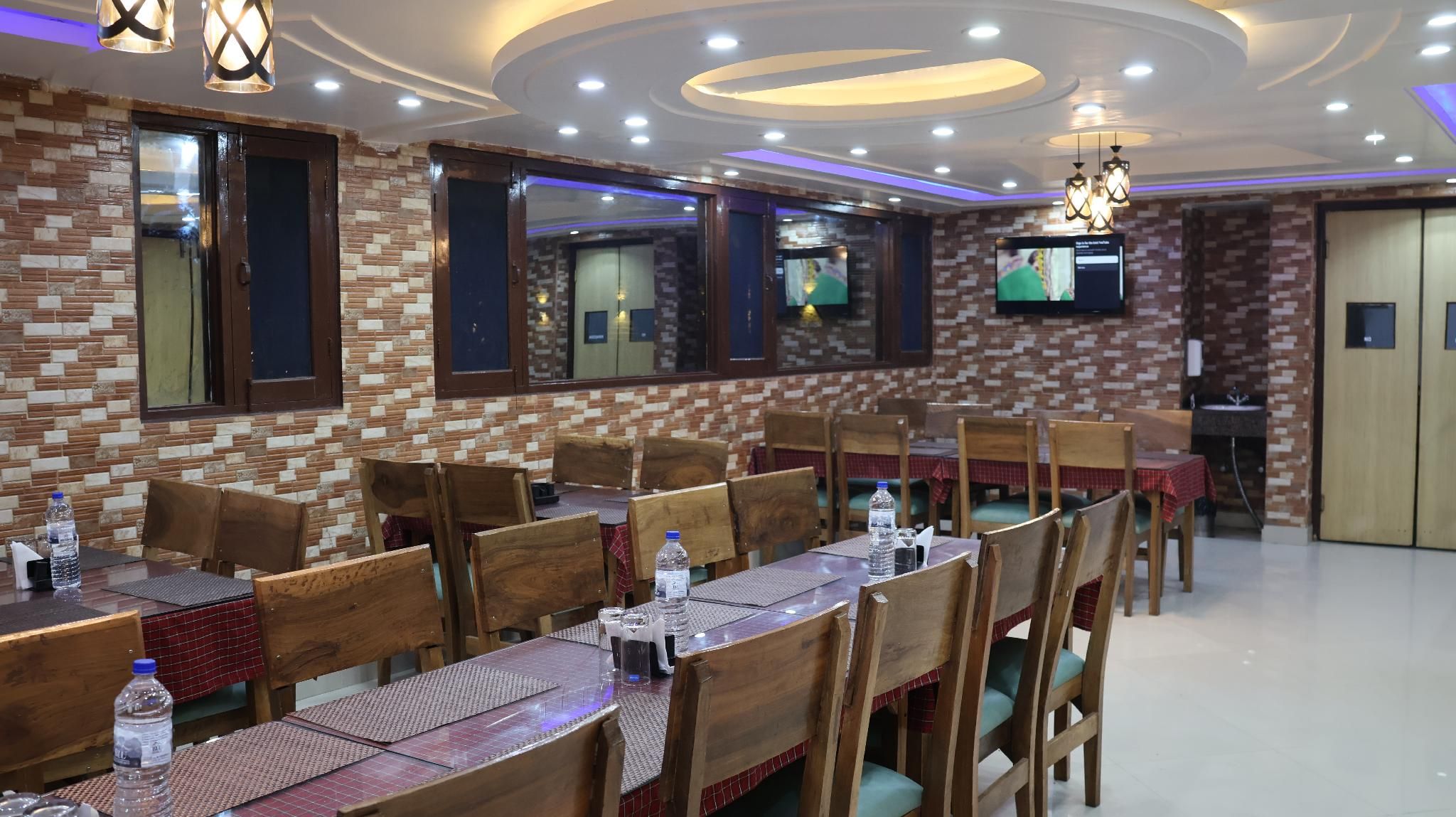 Food & Dining