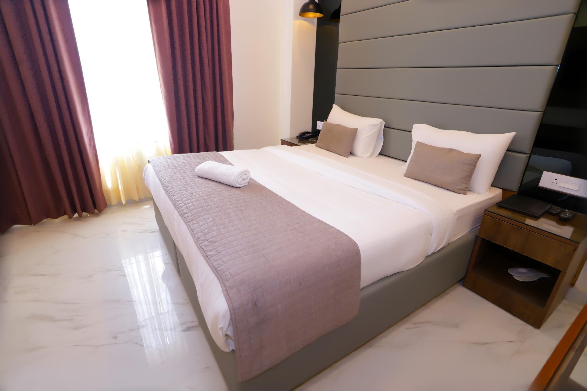 Club Suite with BathTub and Gym Access