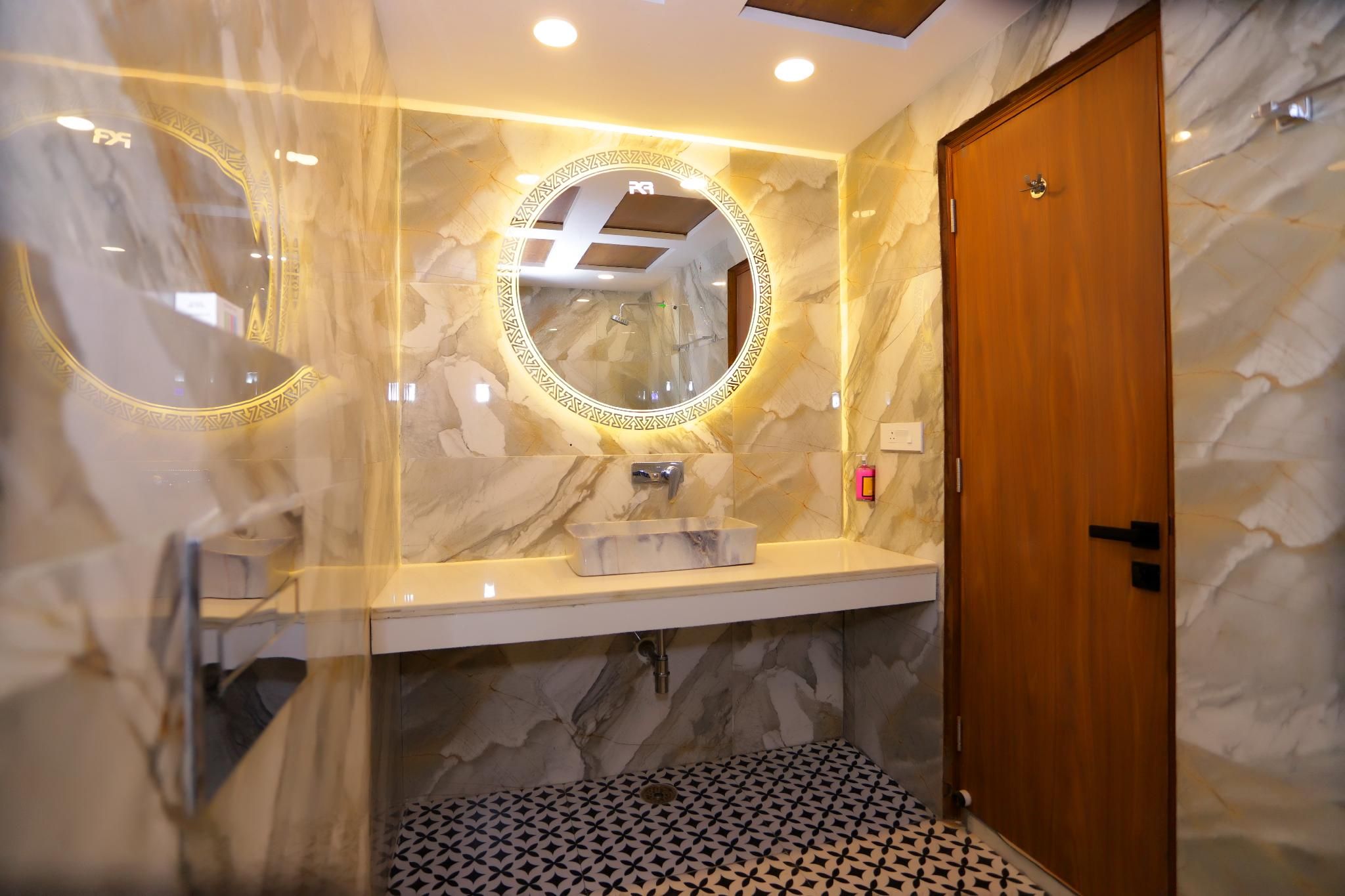 Club Suite with BathTub and Gym Access