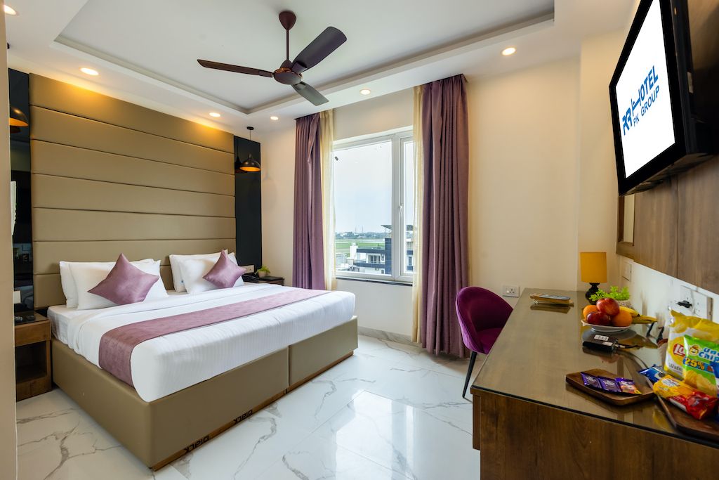 PK Boutique Hotel Noida Expressway Premier Room 8