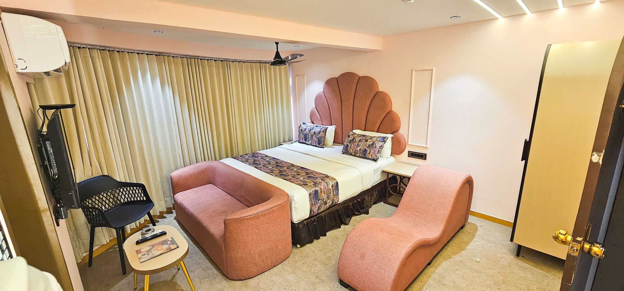 HOTEL BLING