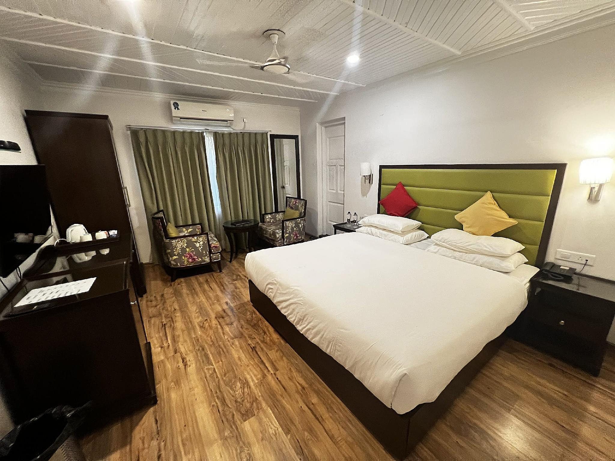 Hotel Metropolis Deluxe Room