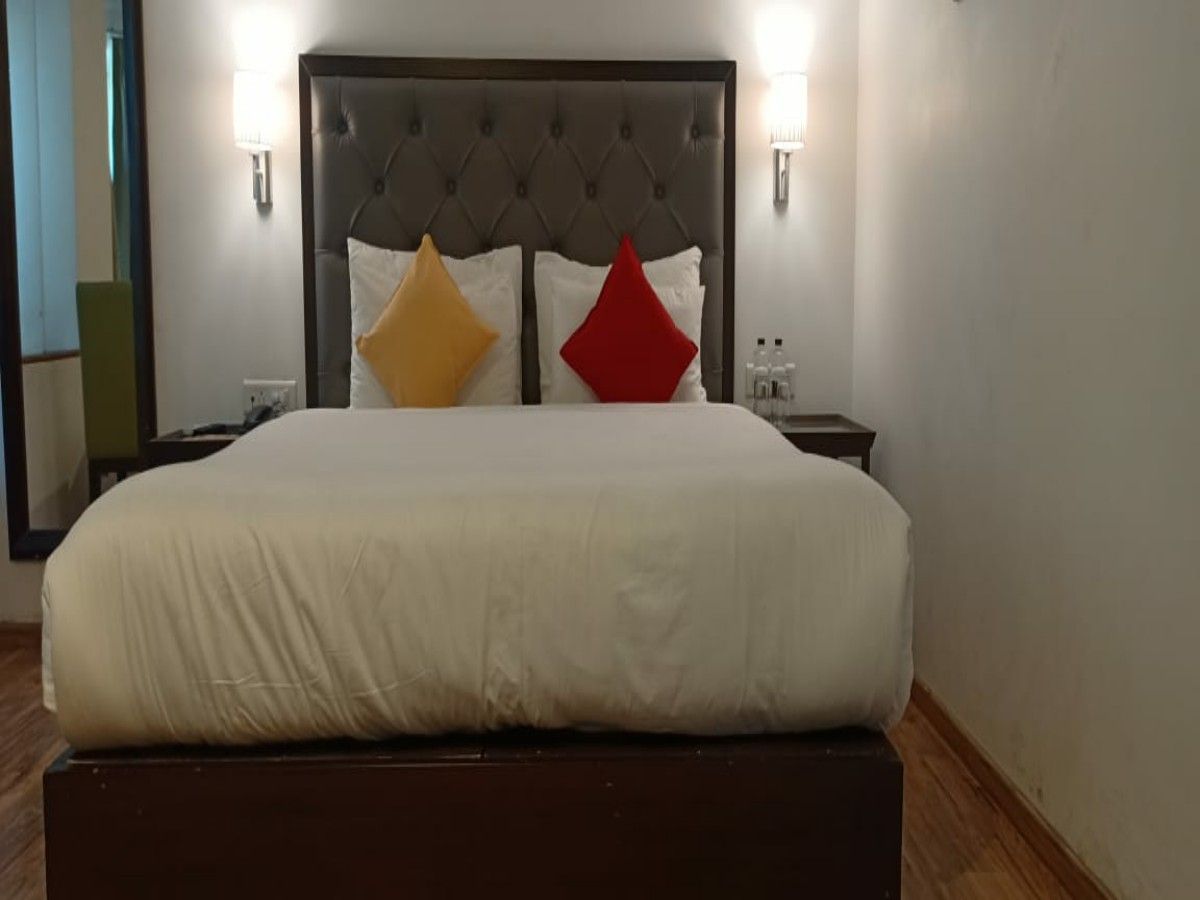 Hotel Metropolis Deluxe Room 3