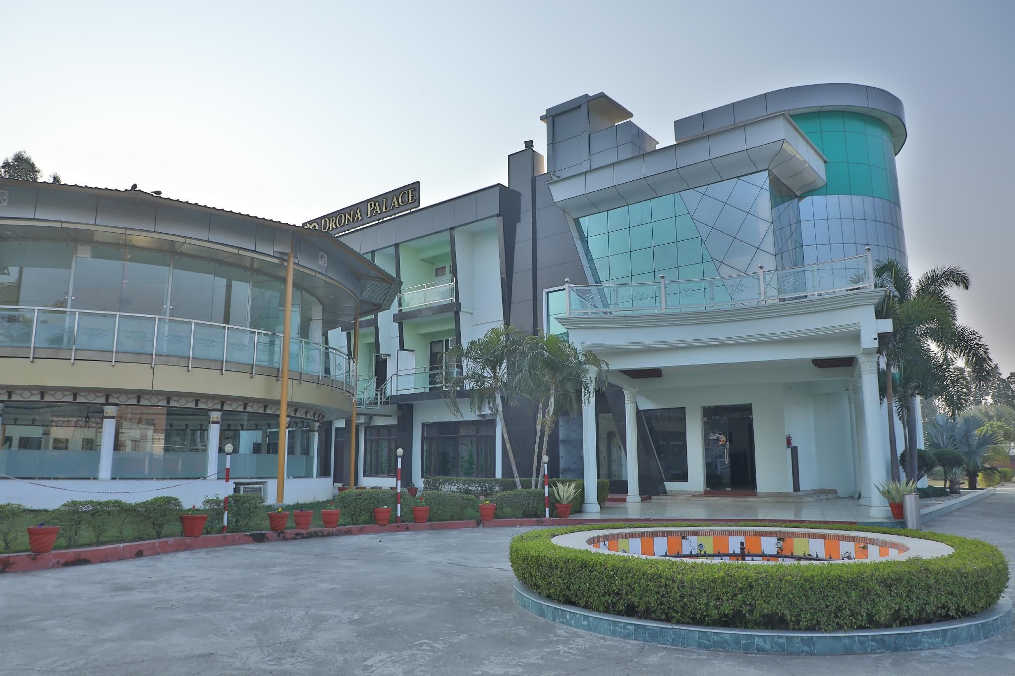 Hotel Drona Palace