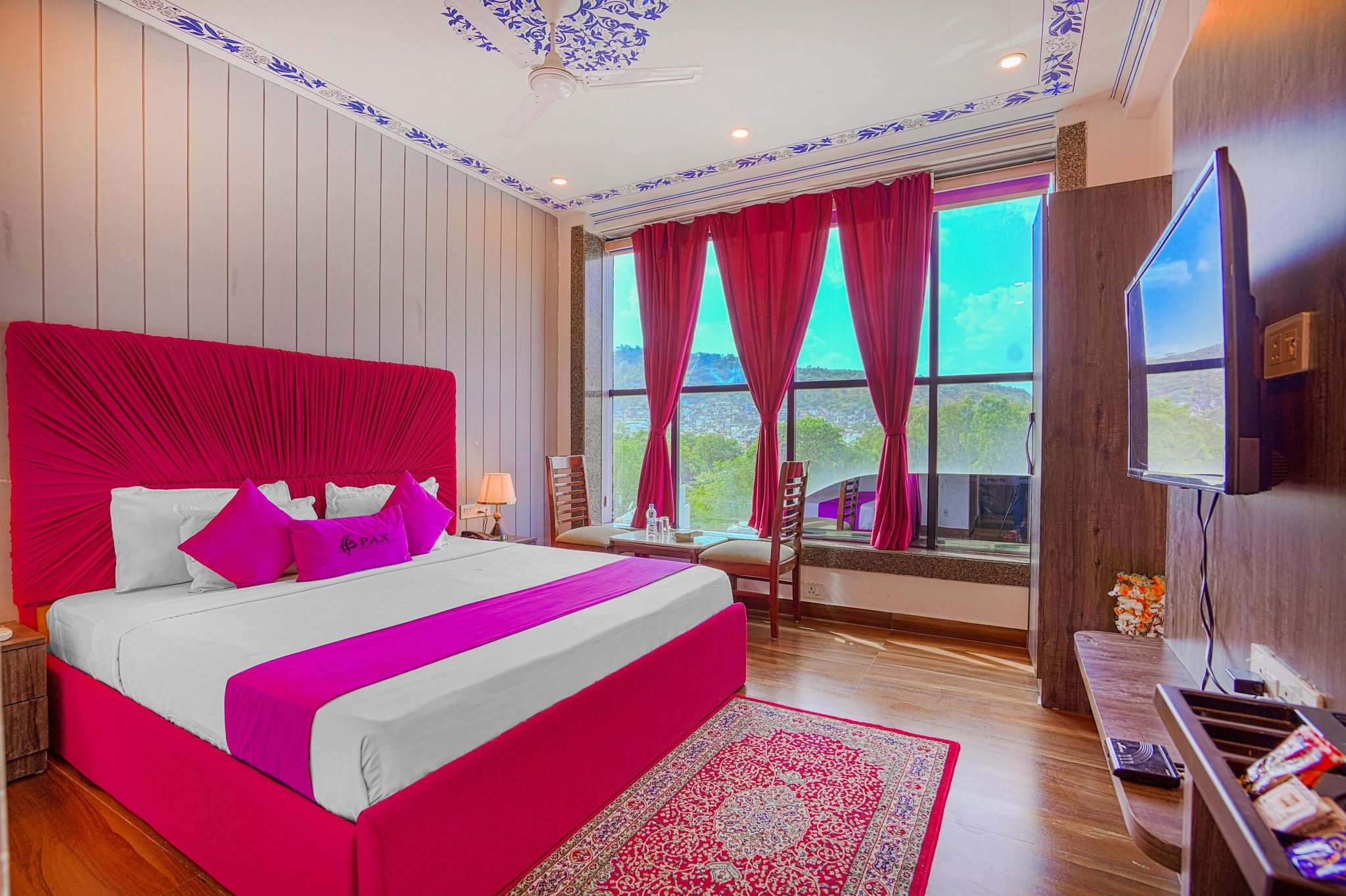 Pax Grand Blue Deluxe Room 4