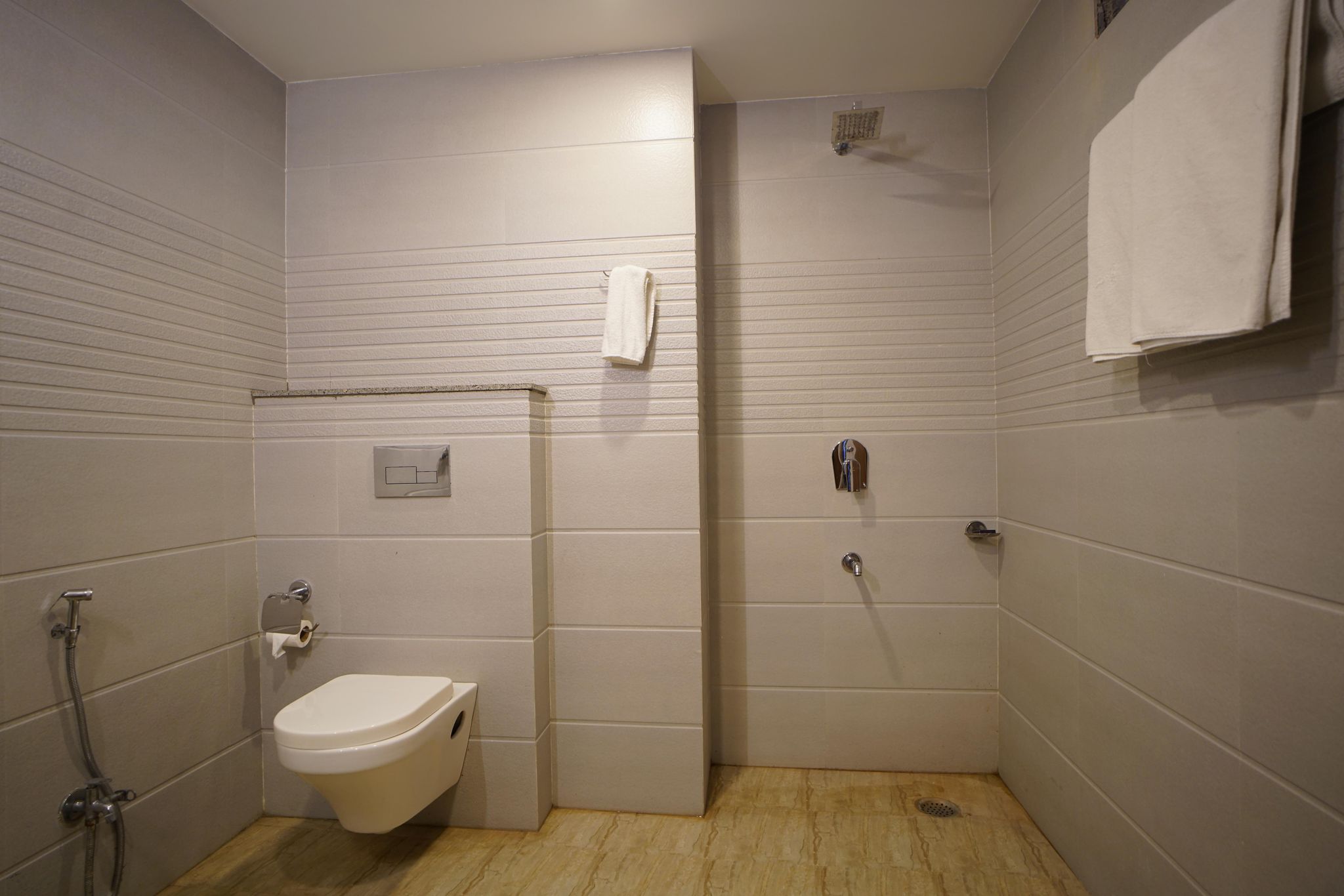 Pax Grand Blue Deluxe Room 7