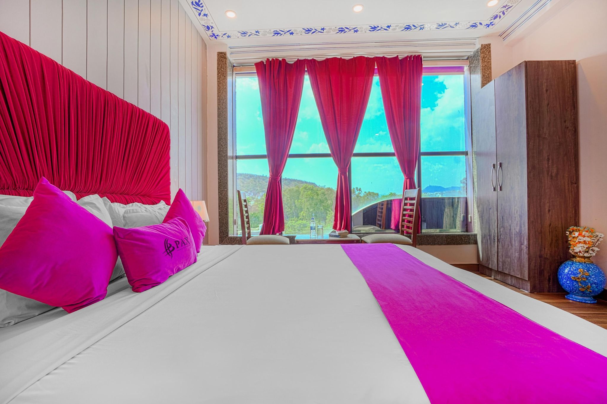 Pax Grand Blue Deluxe Room 5