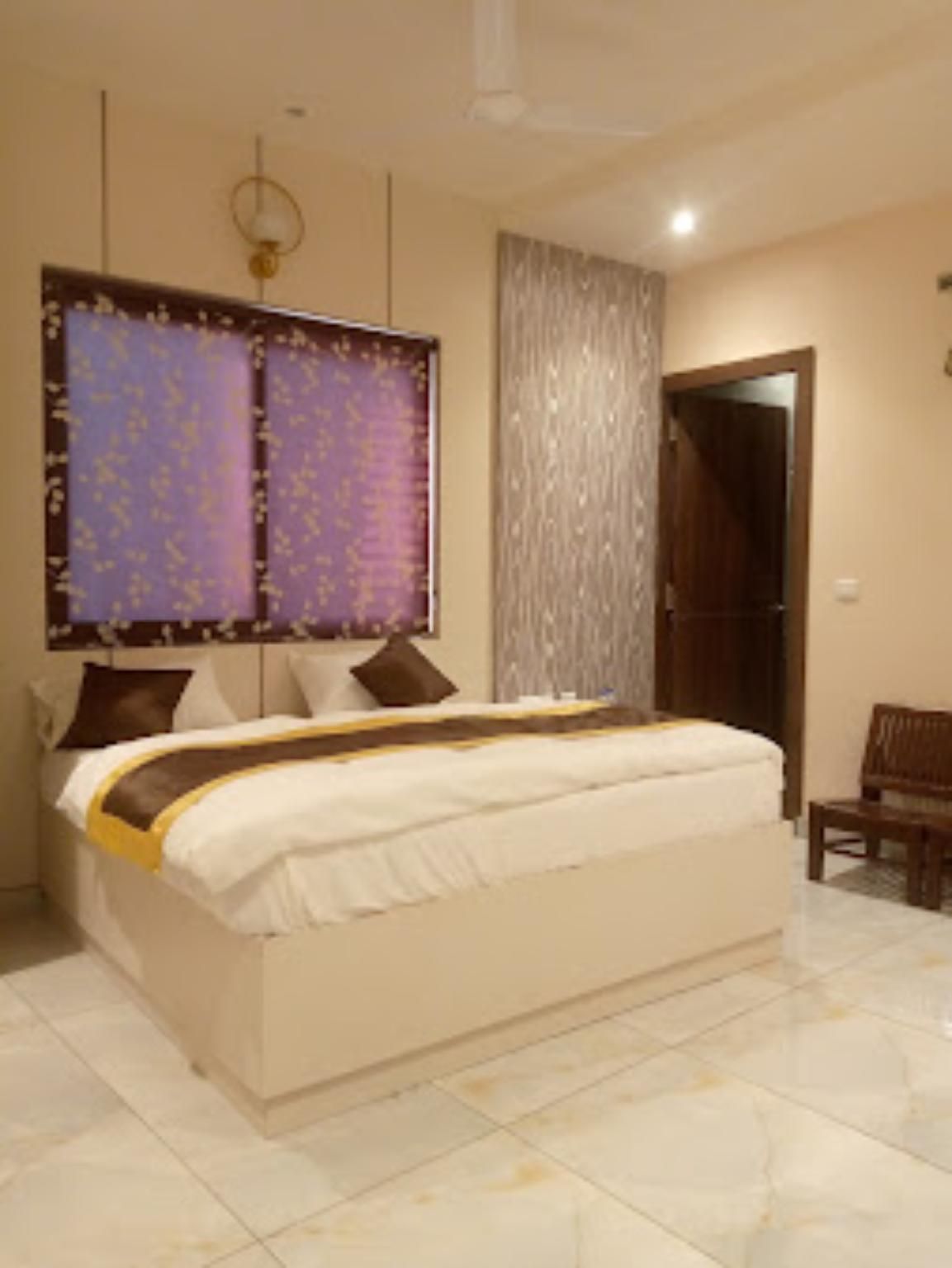 Deluxe Air Conditioning Room