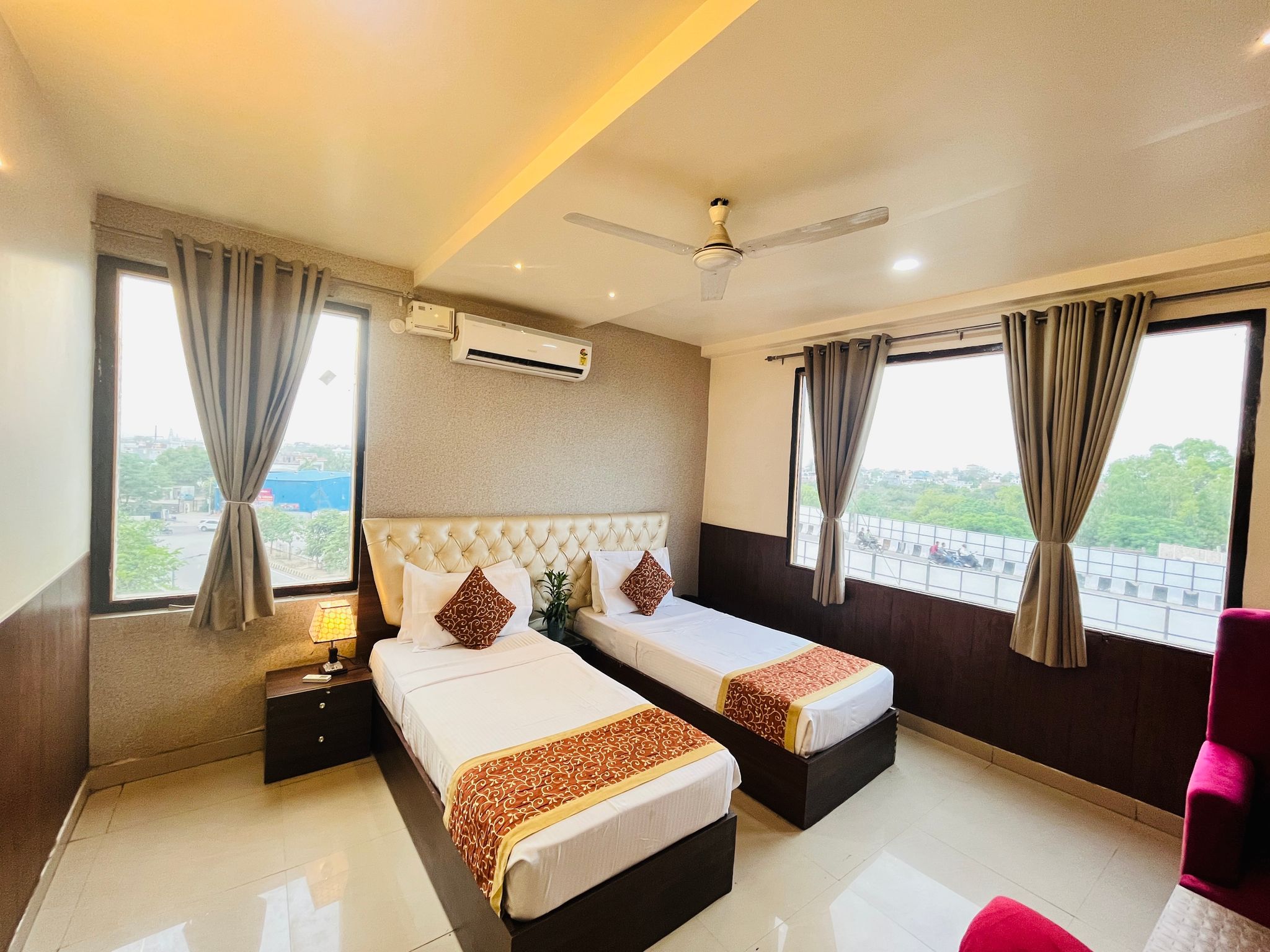 The Leaf Hotel Deluxe Double Room 10