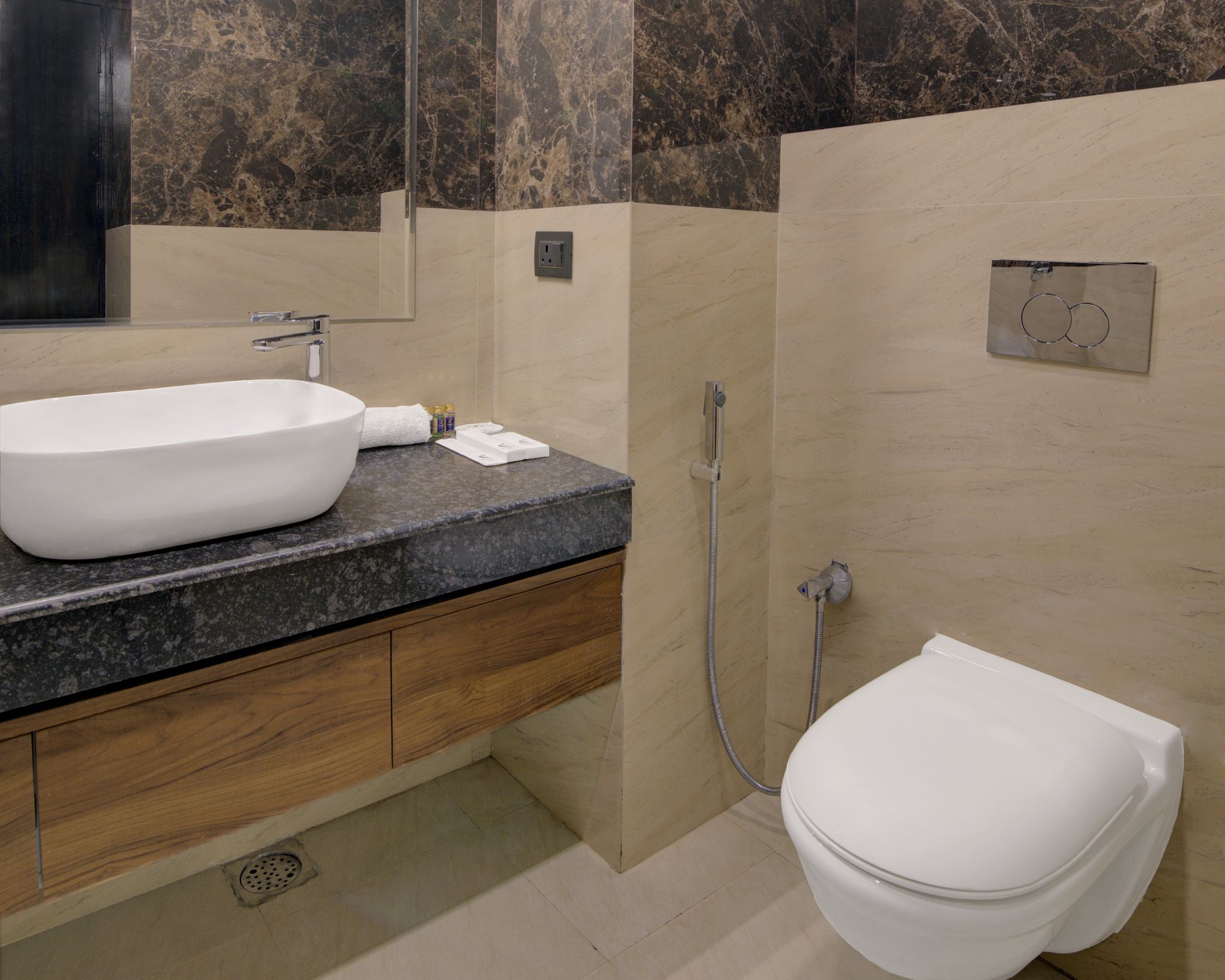 Comfort Inn Karnal Deluxe Room with Complimentary Wifi 15