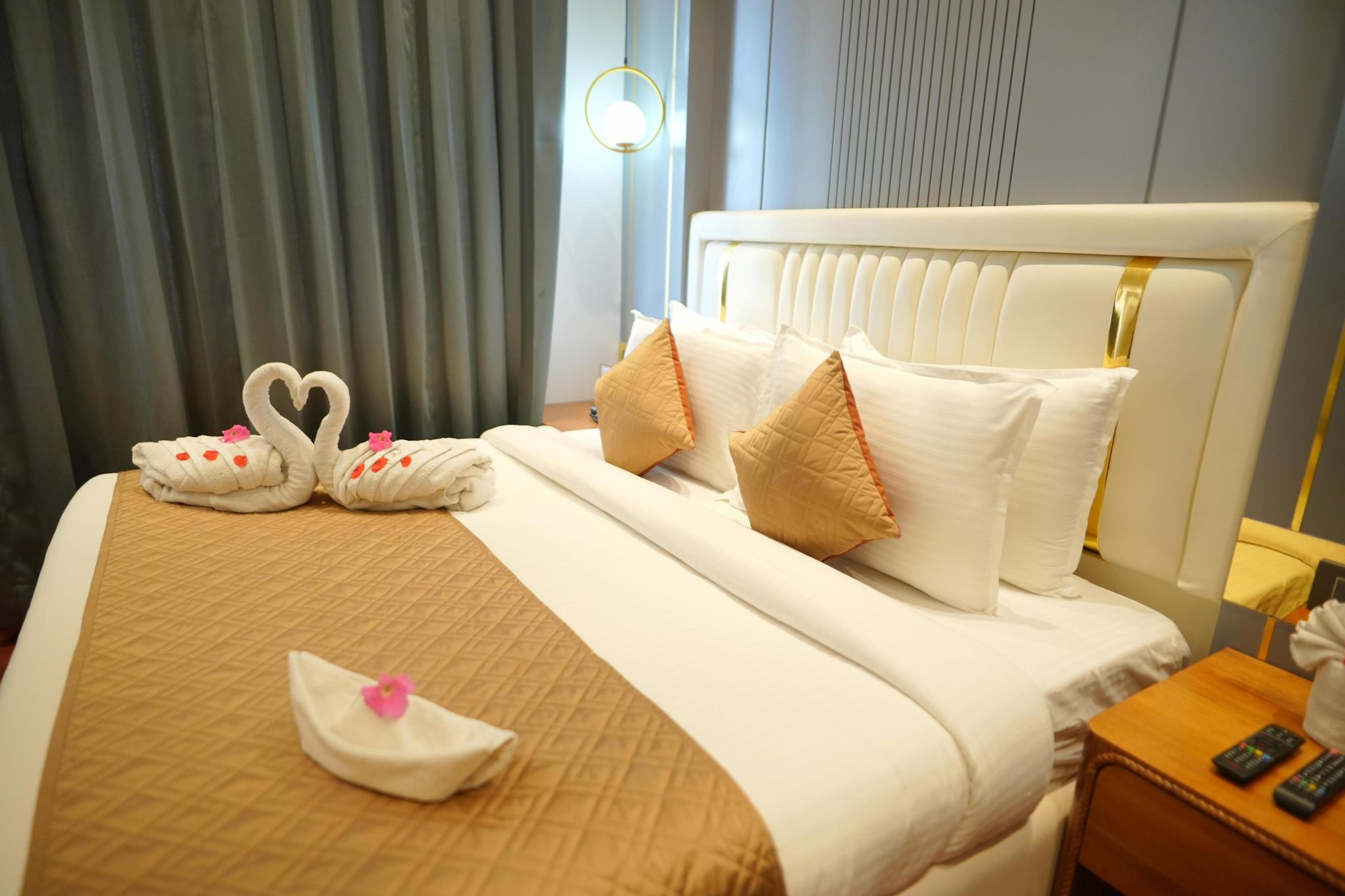 Suite Room With Bathtub