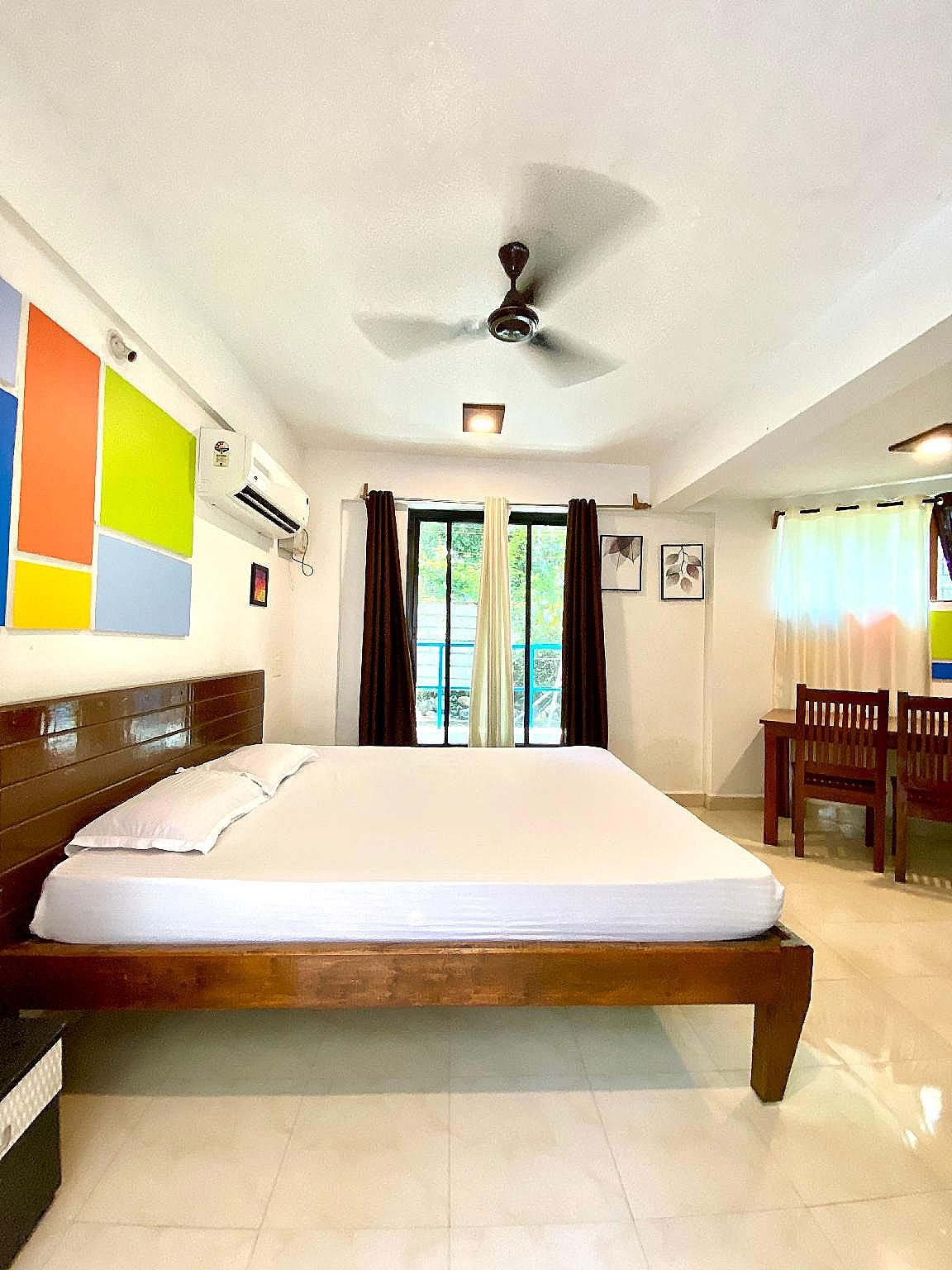 Studio with Queen Bed and Kitchenette