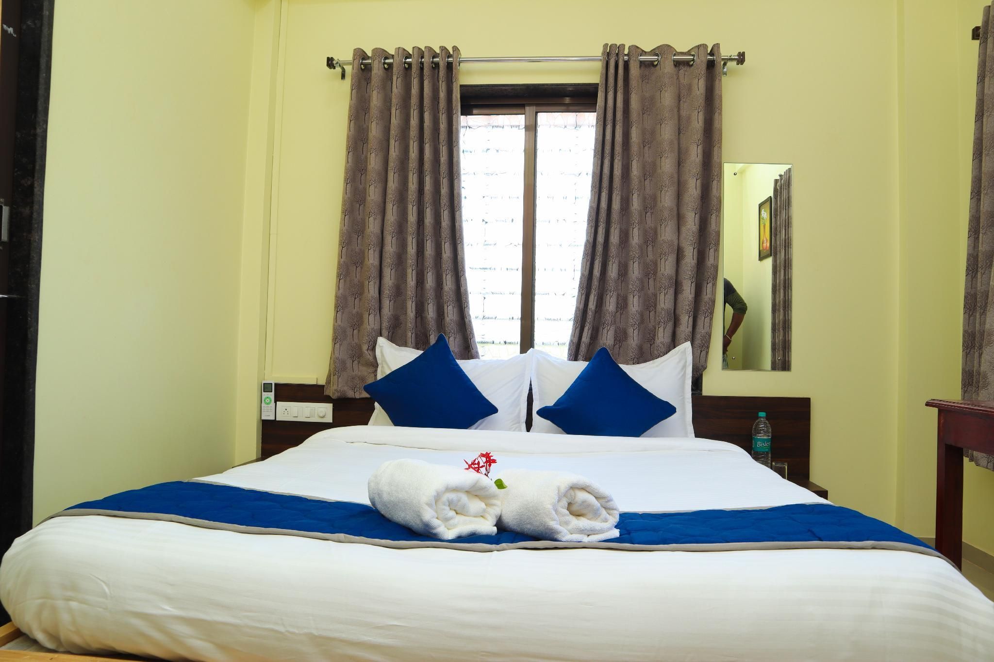Deluxe Room with No Air Conditioning
