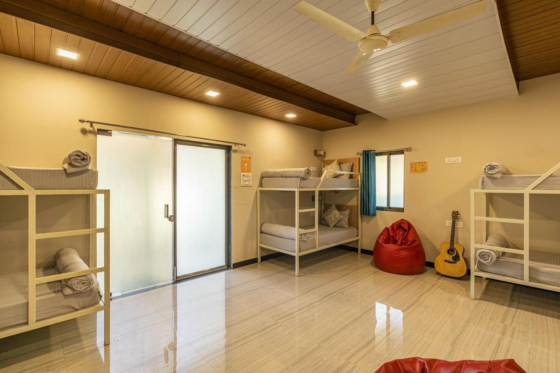 Zostel Kolad 1 Person in 10-Bed Dormitory with Shared Bathroom - Mixed 3