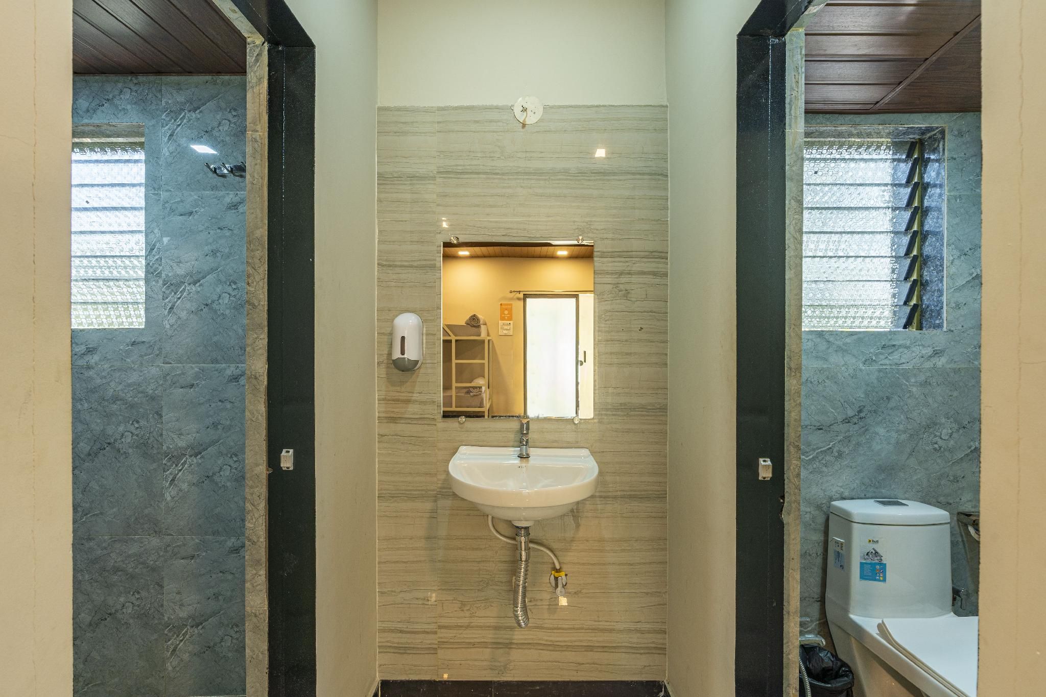 Zostel Kolad 1 Person in 10-Bed Dormitory with Shared Bathroom - Mixed 2