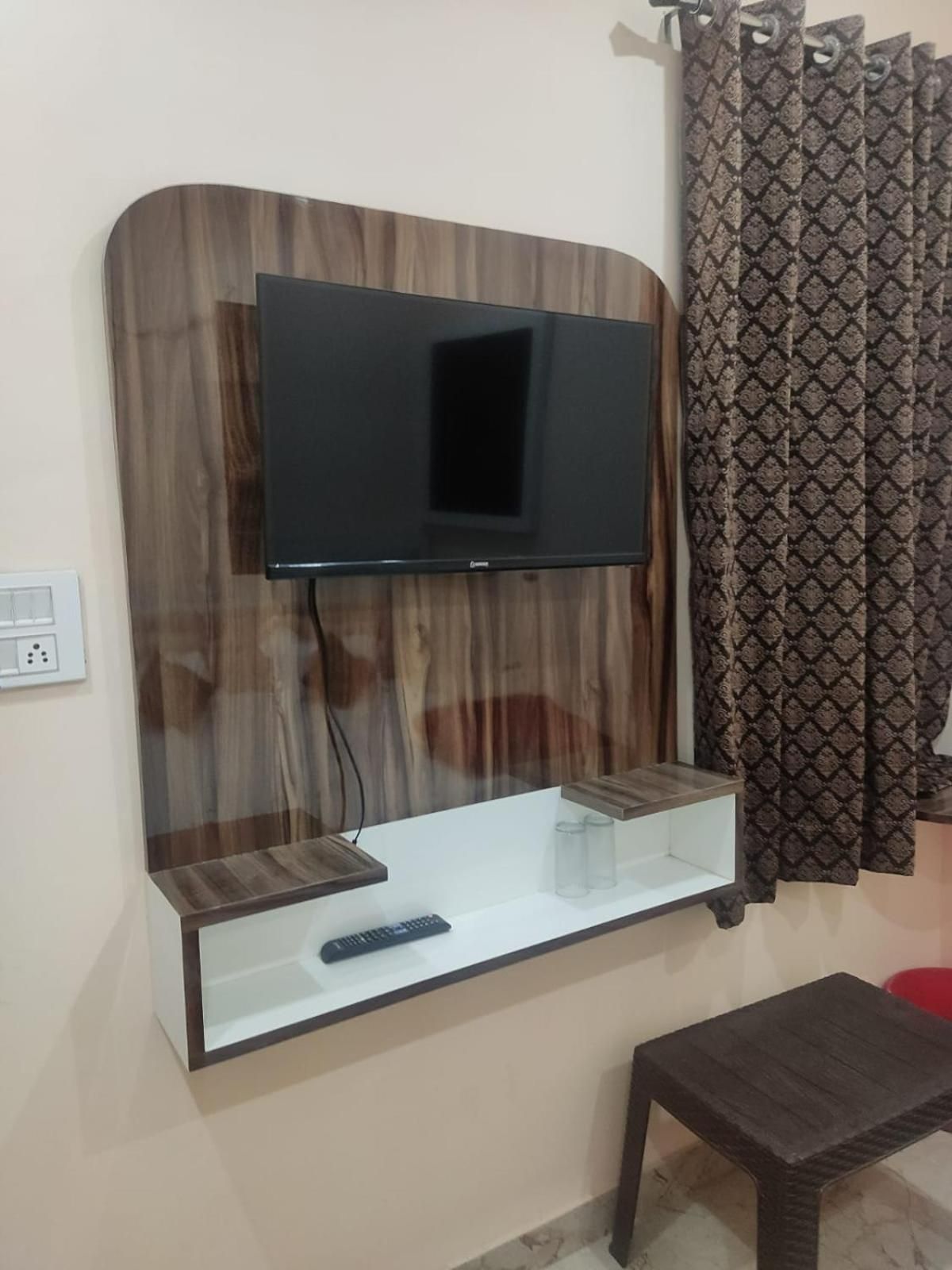 shared lounge/tv area