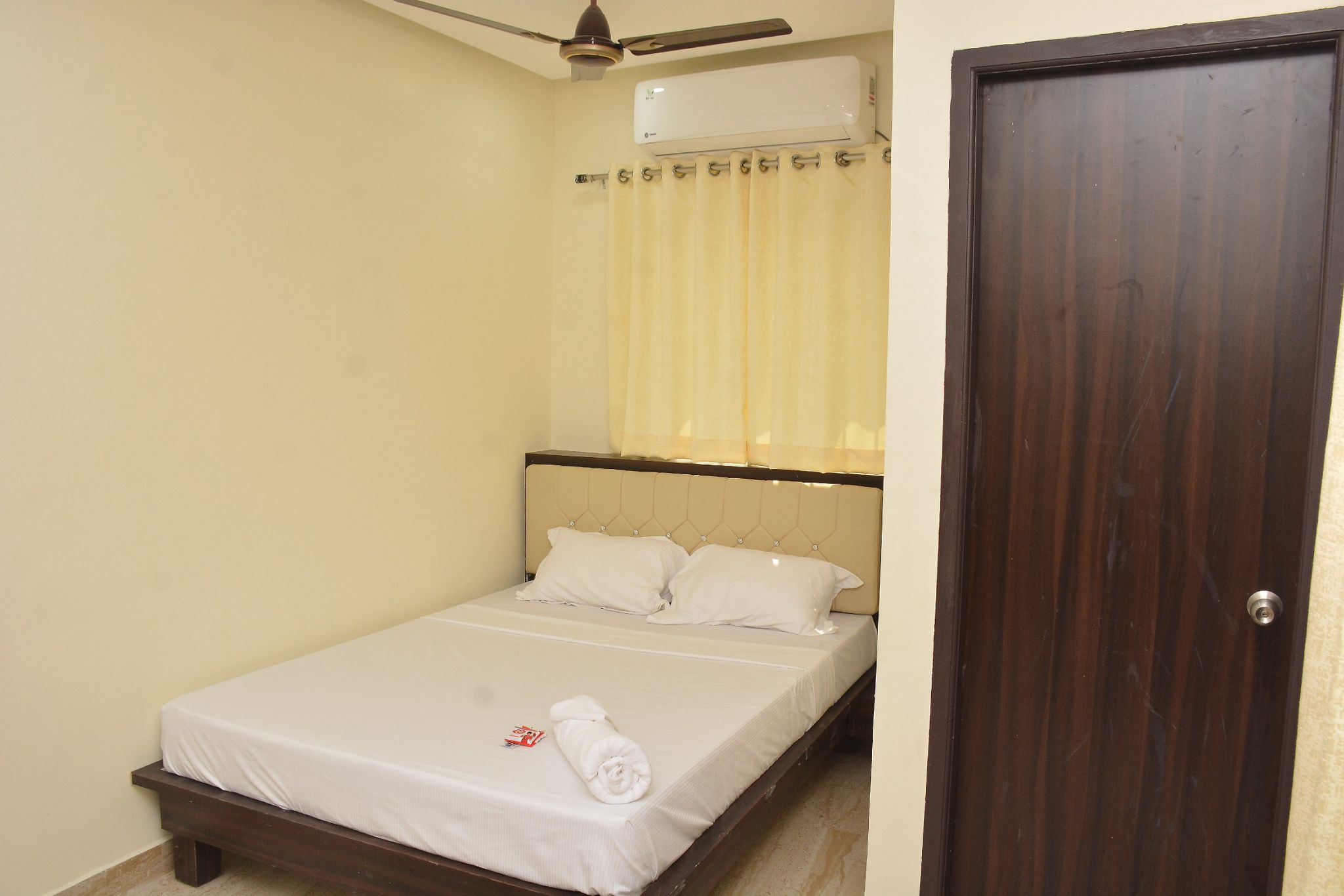 Arihanth Inn Deluxe Double 3