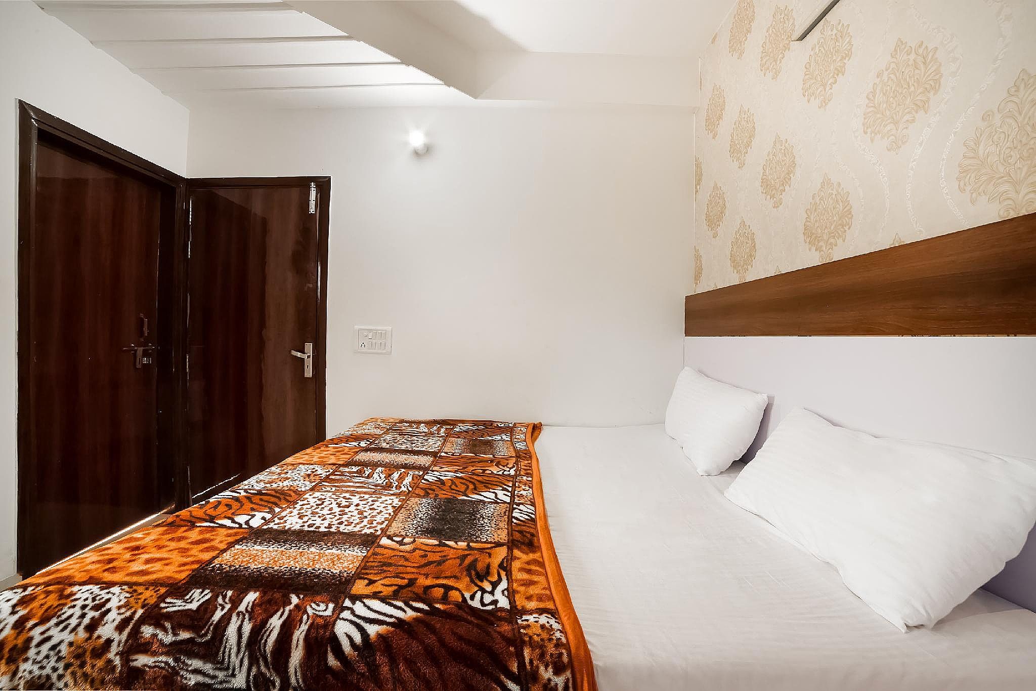 SPOT ON Room without Air Conditioning