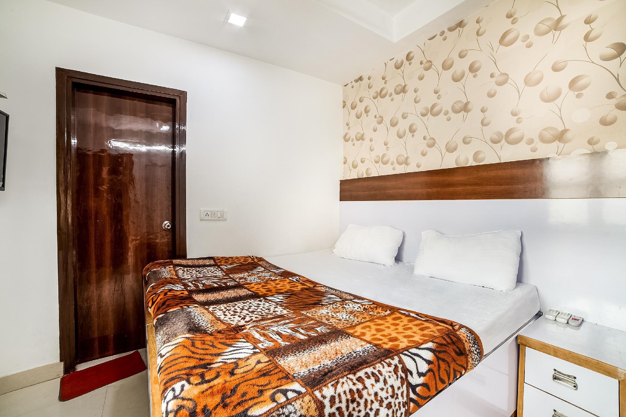 SPOT ON Room without Air Conditioning