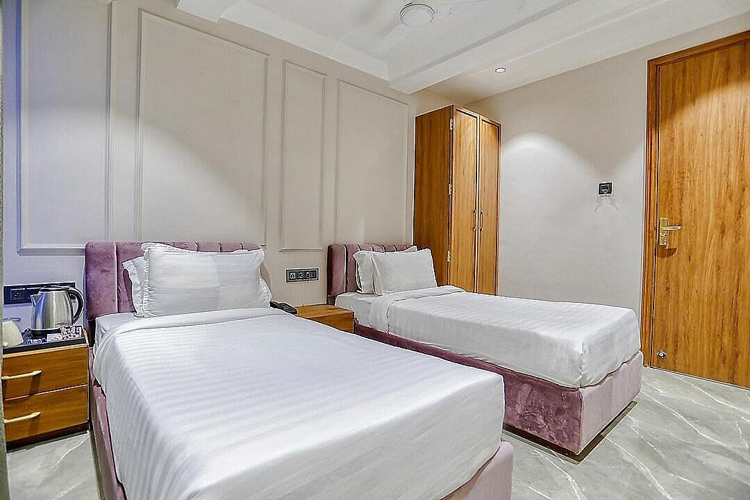 Hotel Pavilion Twin Beds 3