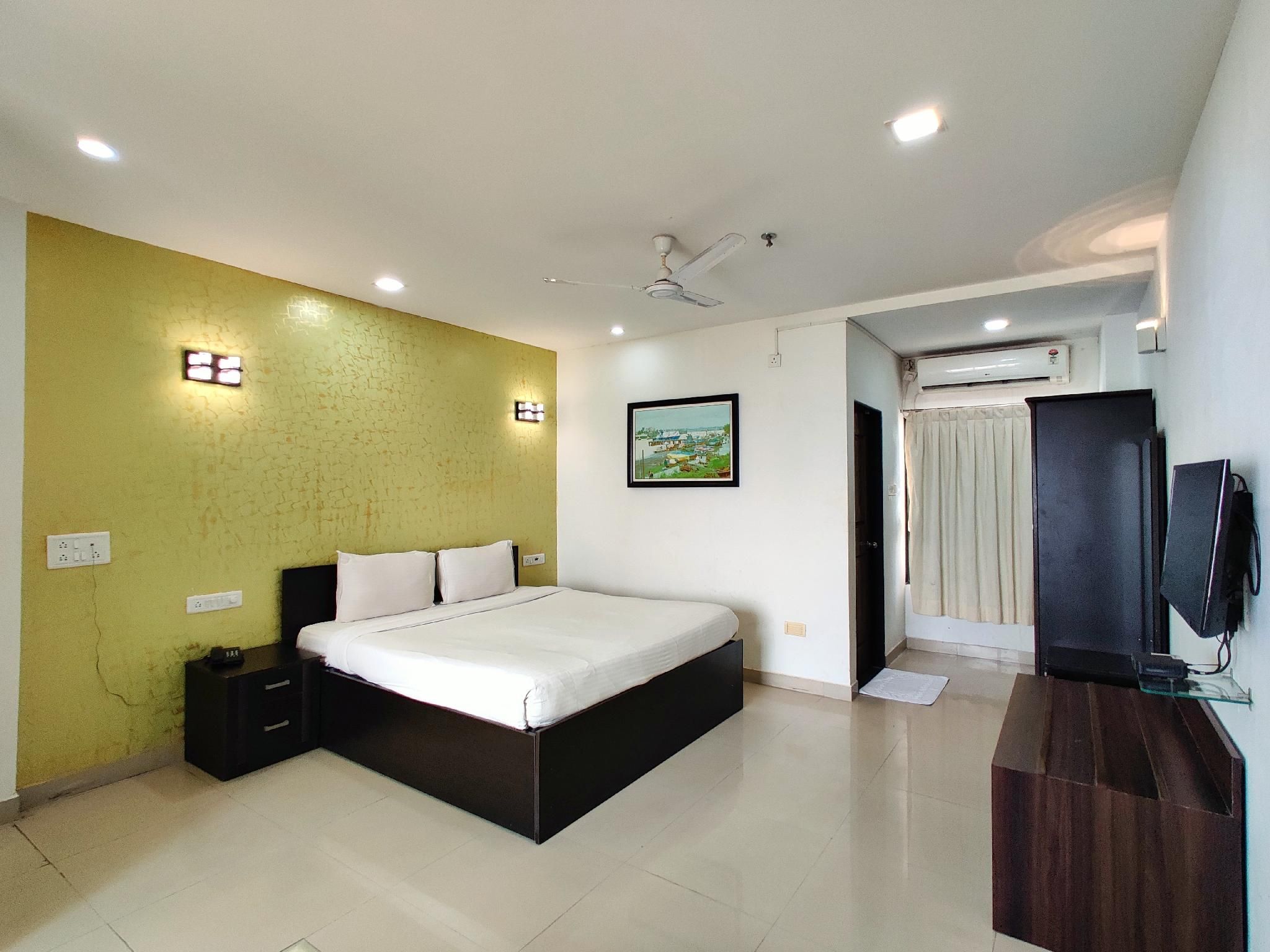 Golden Chariot Hotel Daman Deluxe Room Double 2