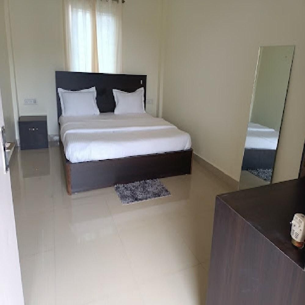 Deluxe Room with 1 King Bed