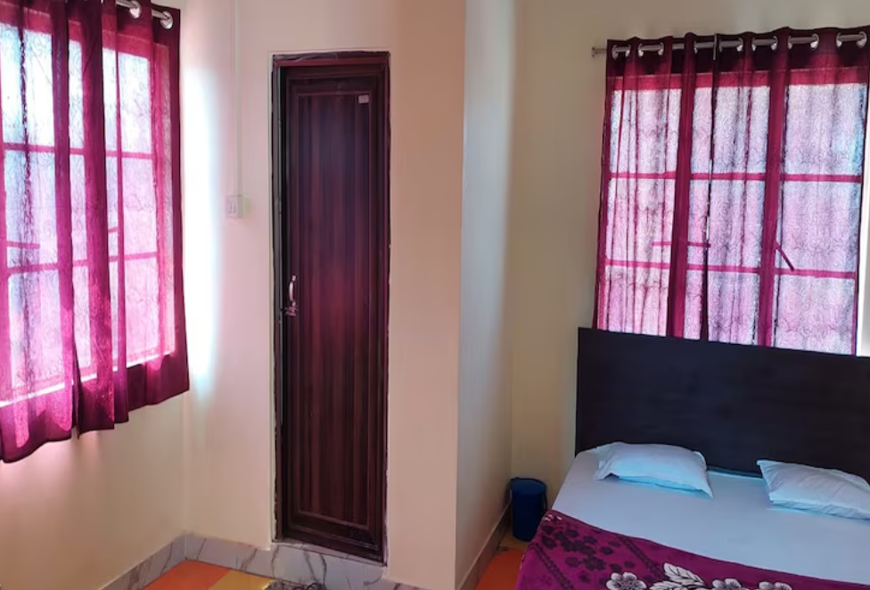 Hotel Queen Palace Non AC Room