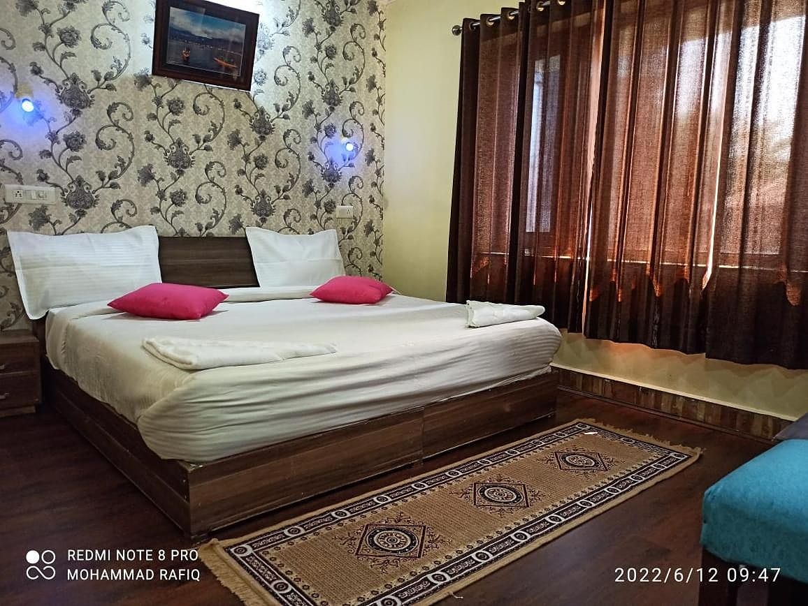 Deluxe King Room