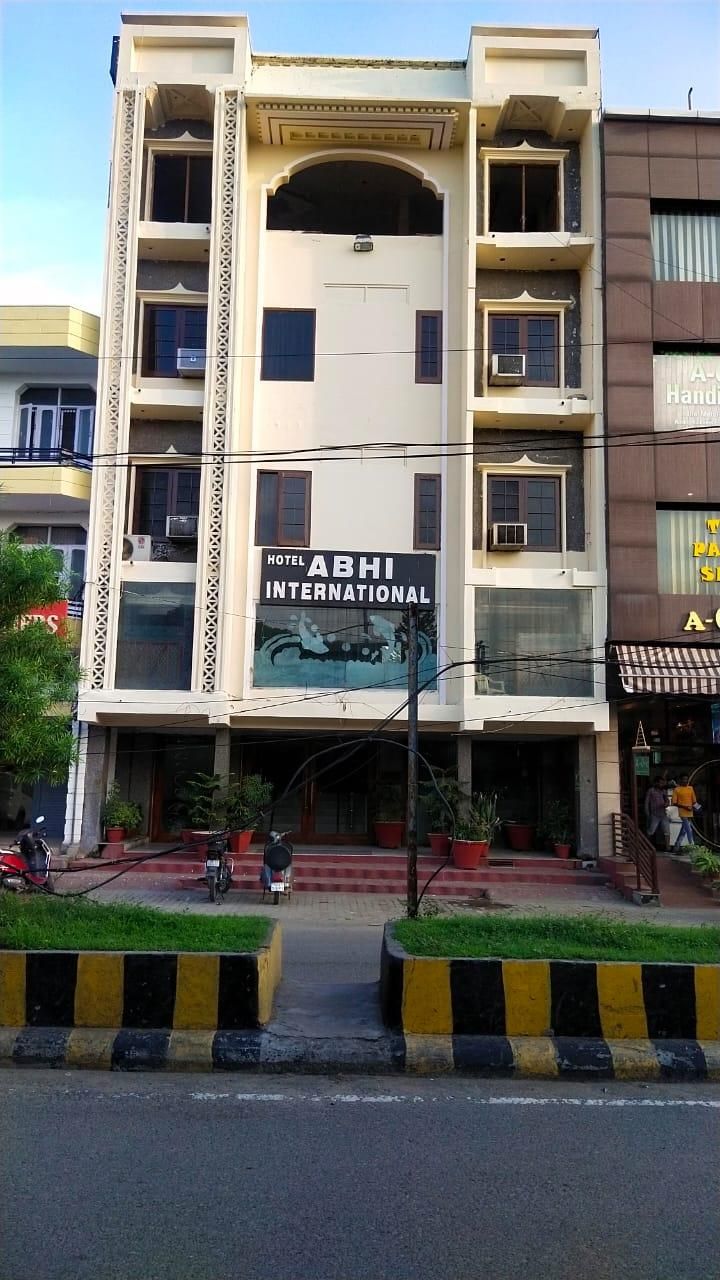 Abhi International Hotel 