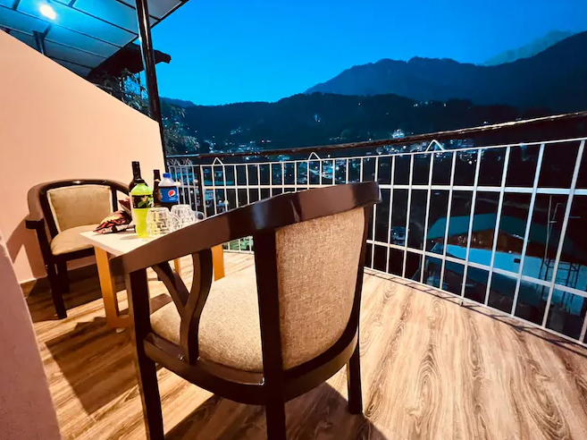 Hotel Cloud Height Standard Room (non view)