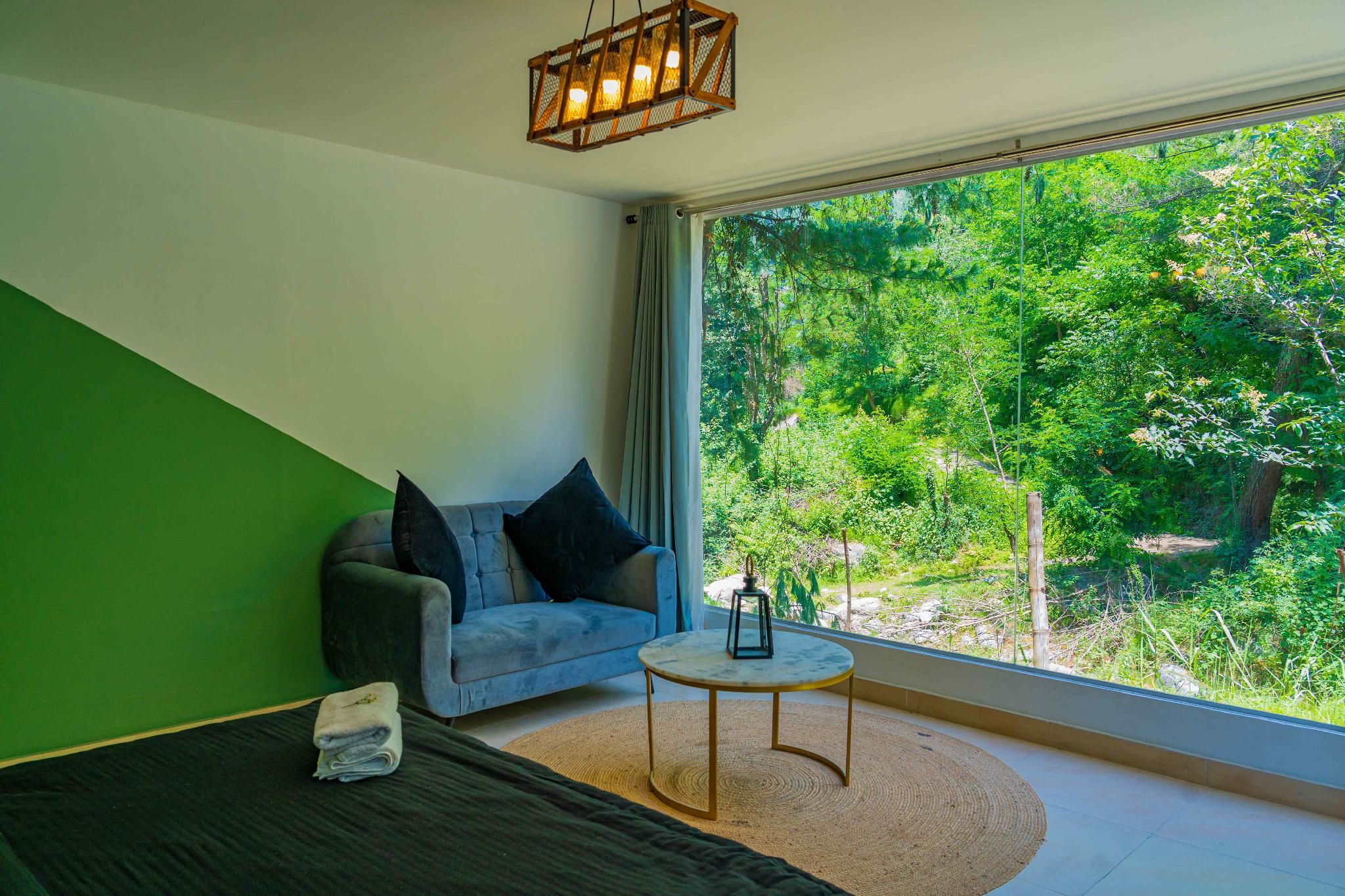 Glass House with 1 King Bed