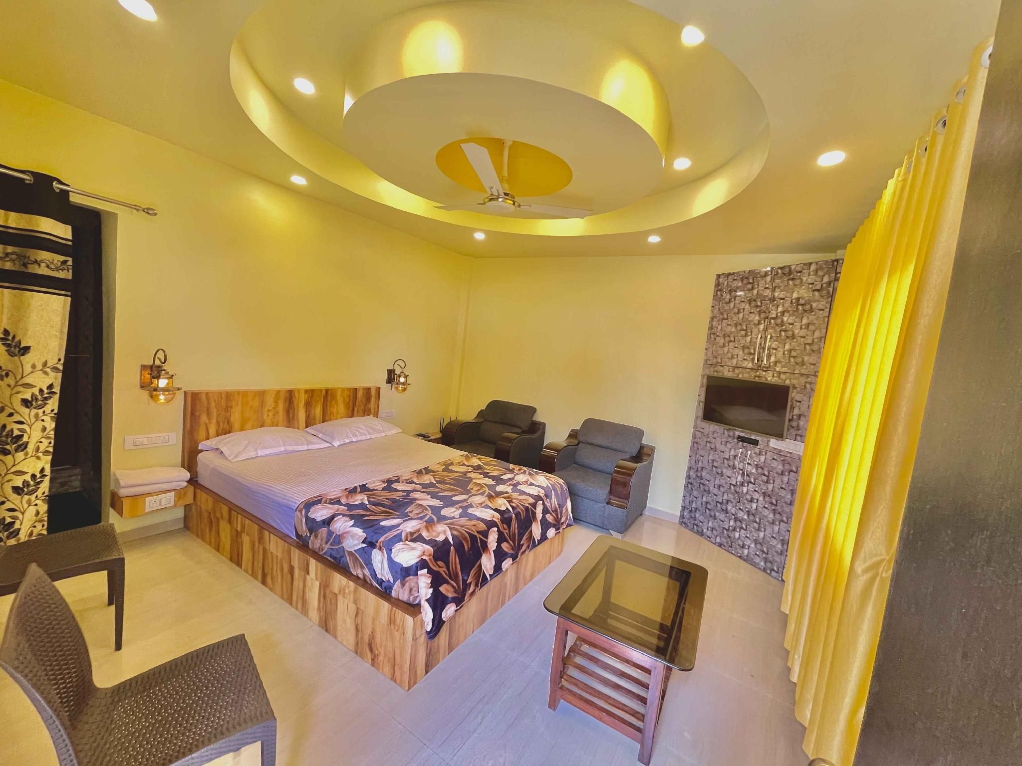 Deluxe Family Room with Window