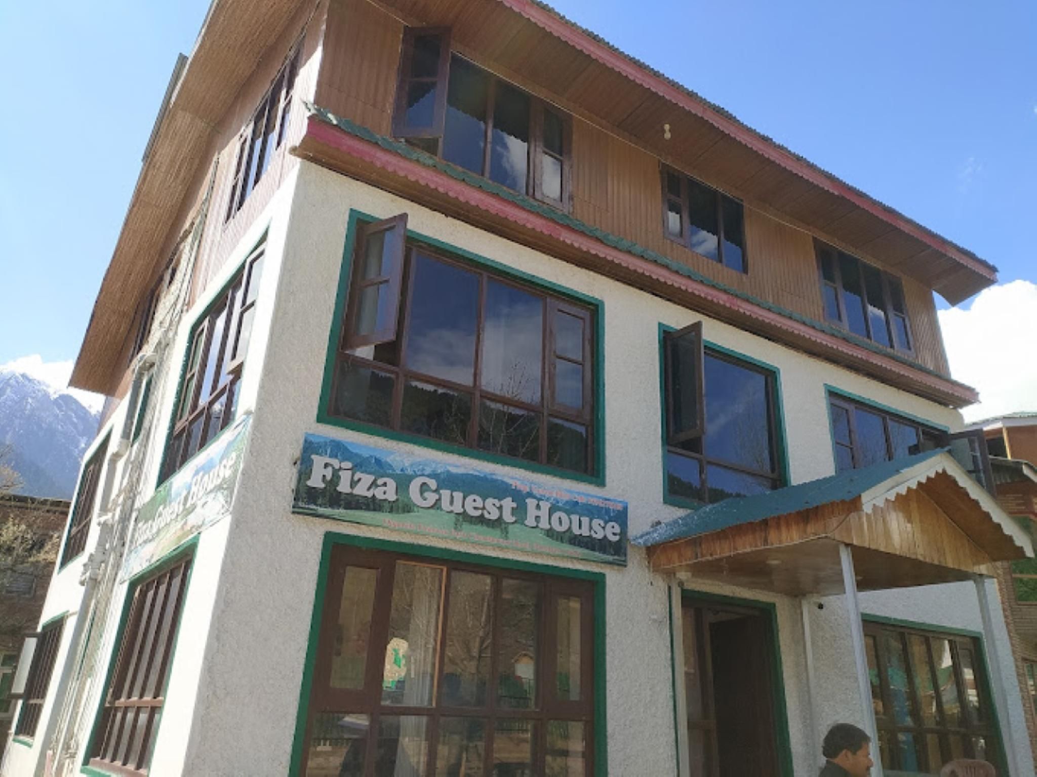 Goroomgo Fiza Guest House Pahalgam