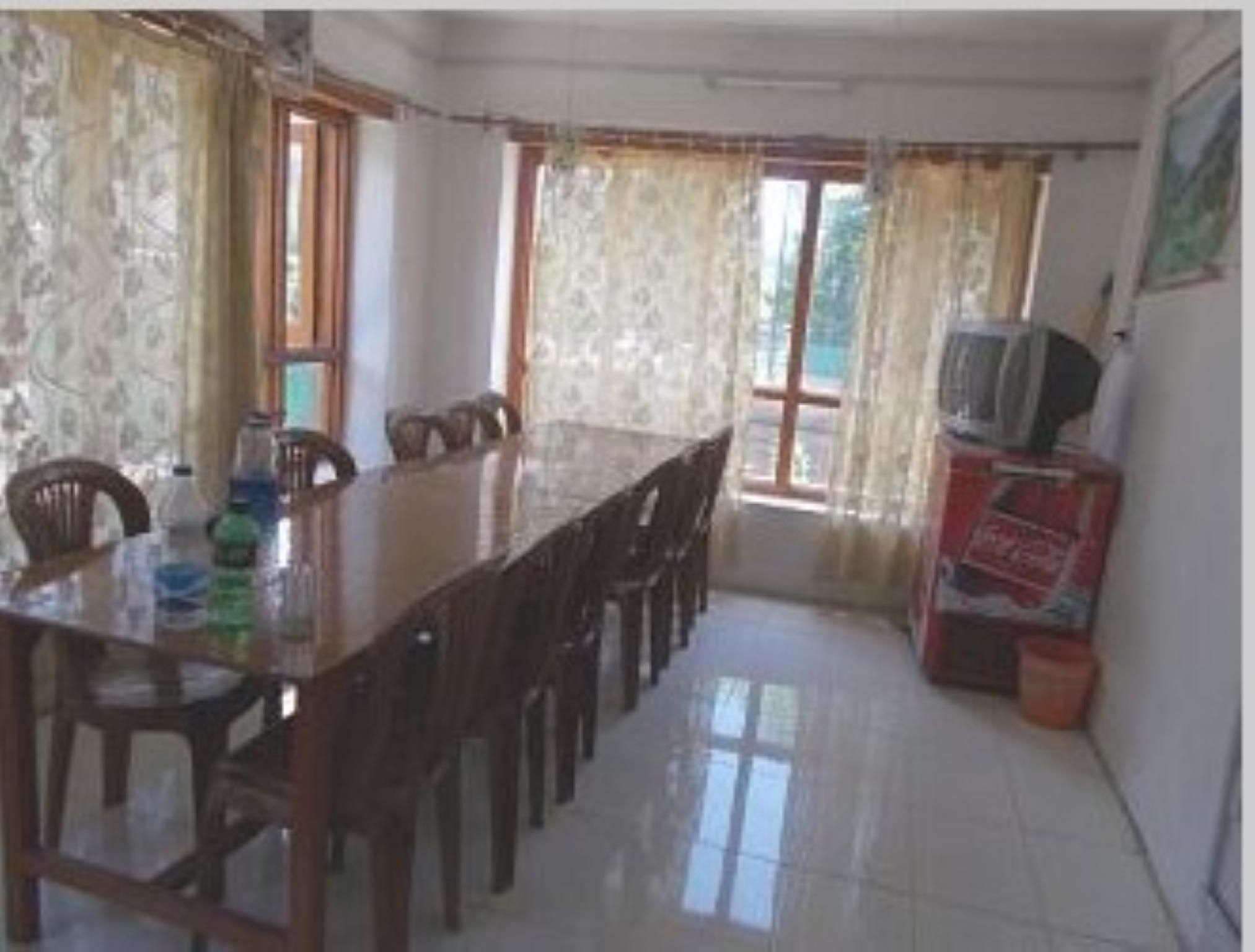 Goroomgo Fiza Guest House Pahalgam restaurant