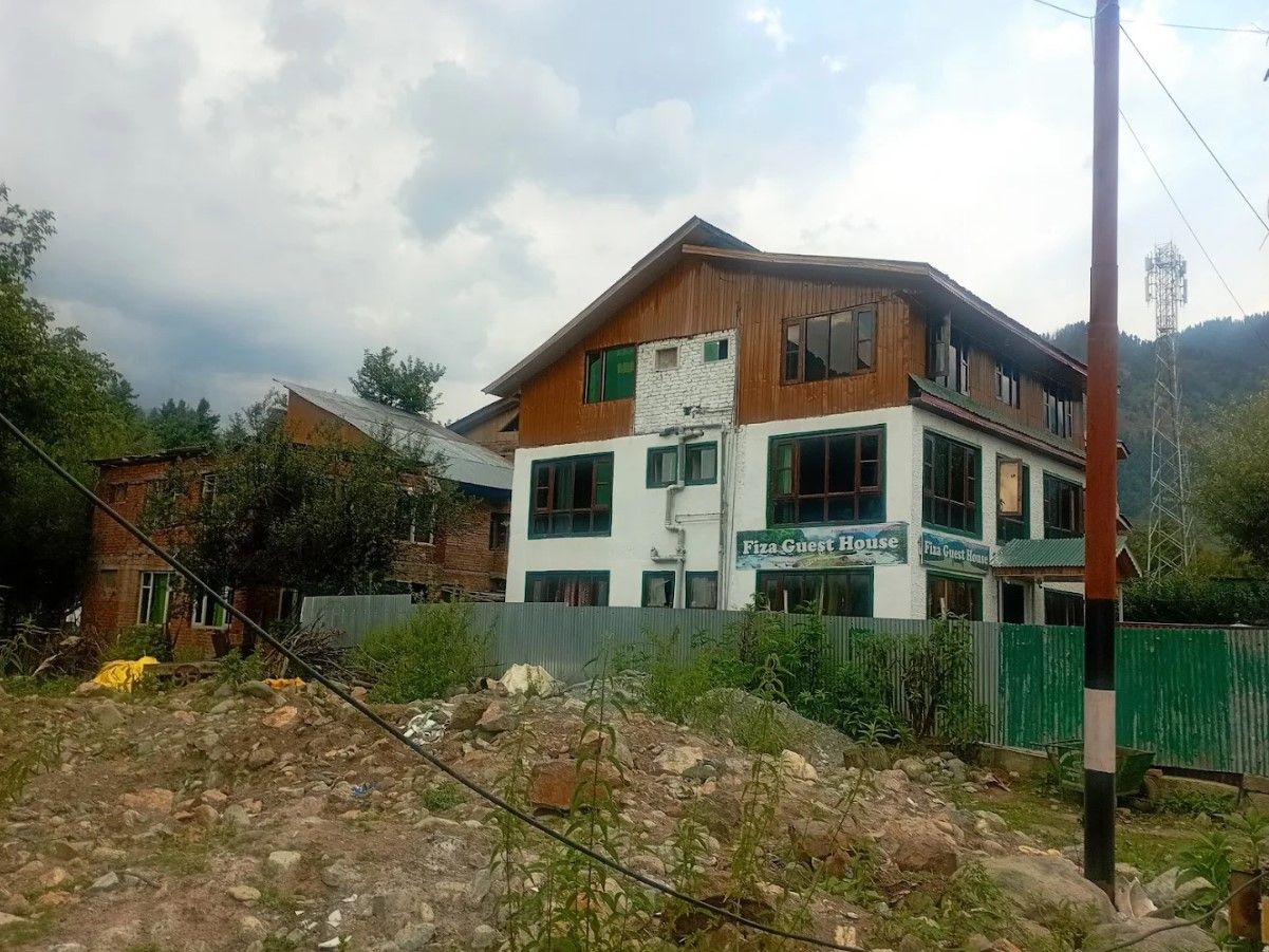 Goroomgo Fiza Guest House Pahalgam