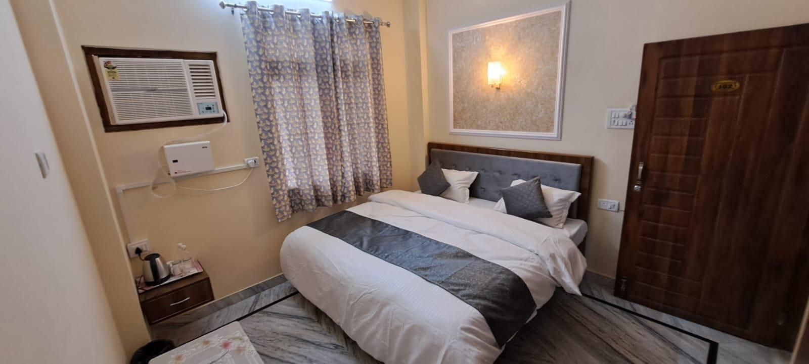 Double Room with Private External Bathroom