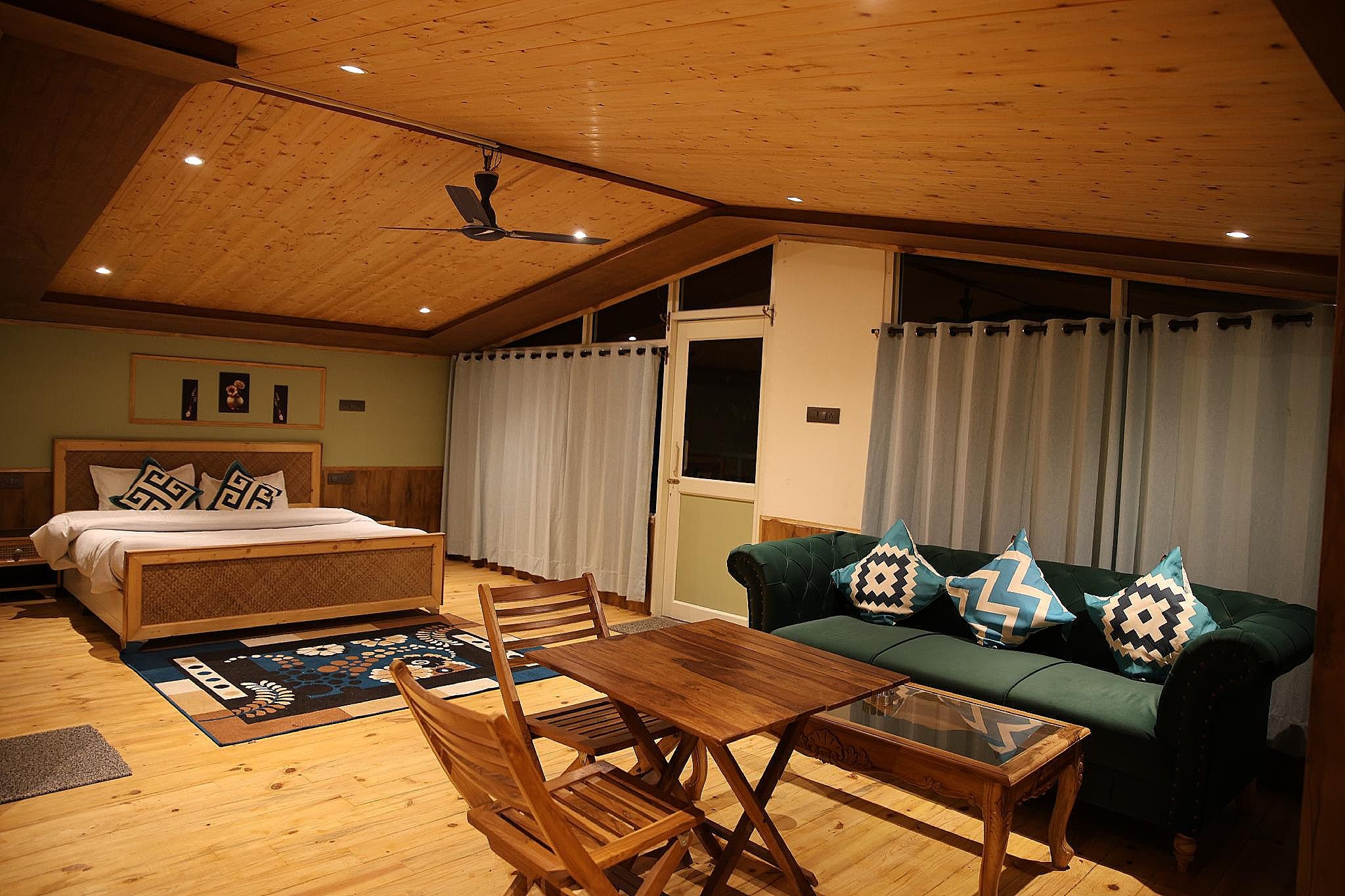 Luxury King Suite