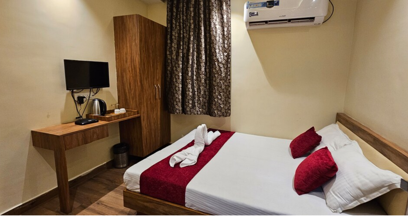 STANDARD ROOM WITH CITY VIEW