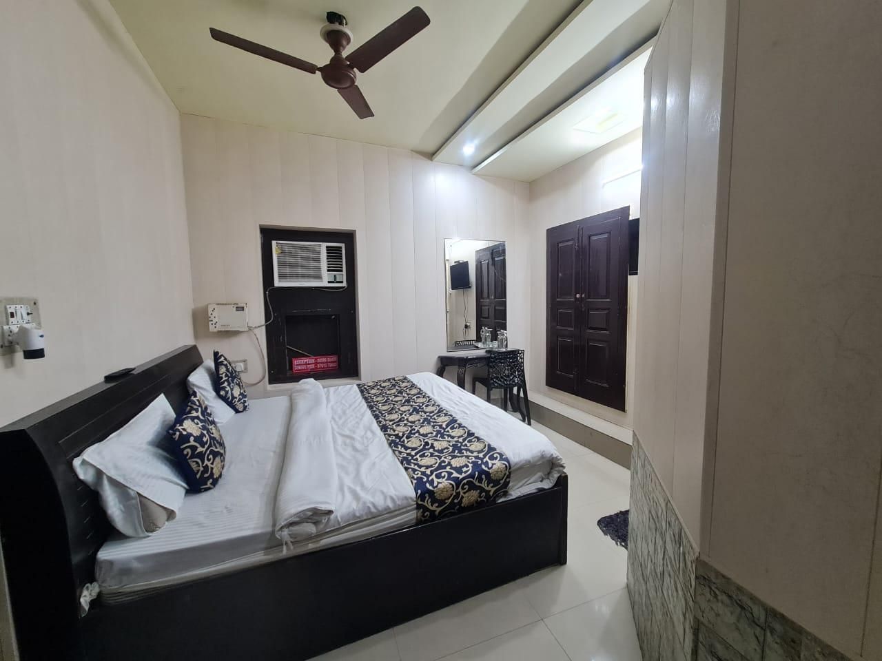 Hotel Vrindavan Palace Standard Double Bed AC Room 11