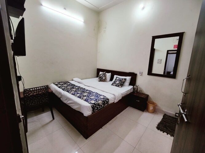 Hotel Vrindavan Palace Standard Double Bed AC Room 10