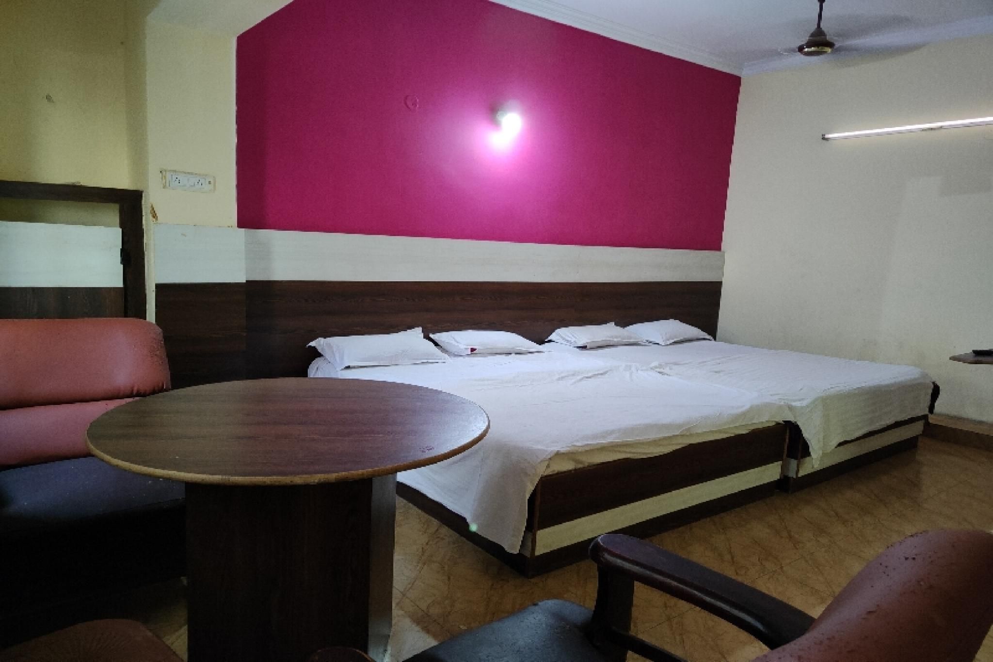SPOT ON Room without Air Conditioning