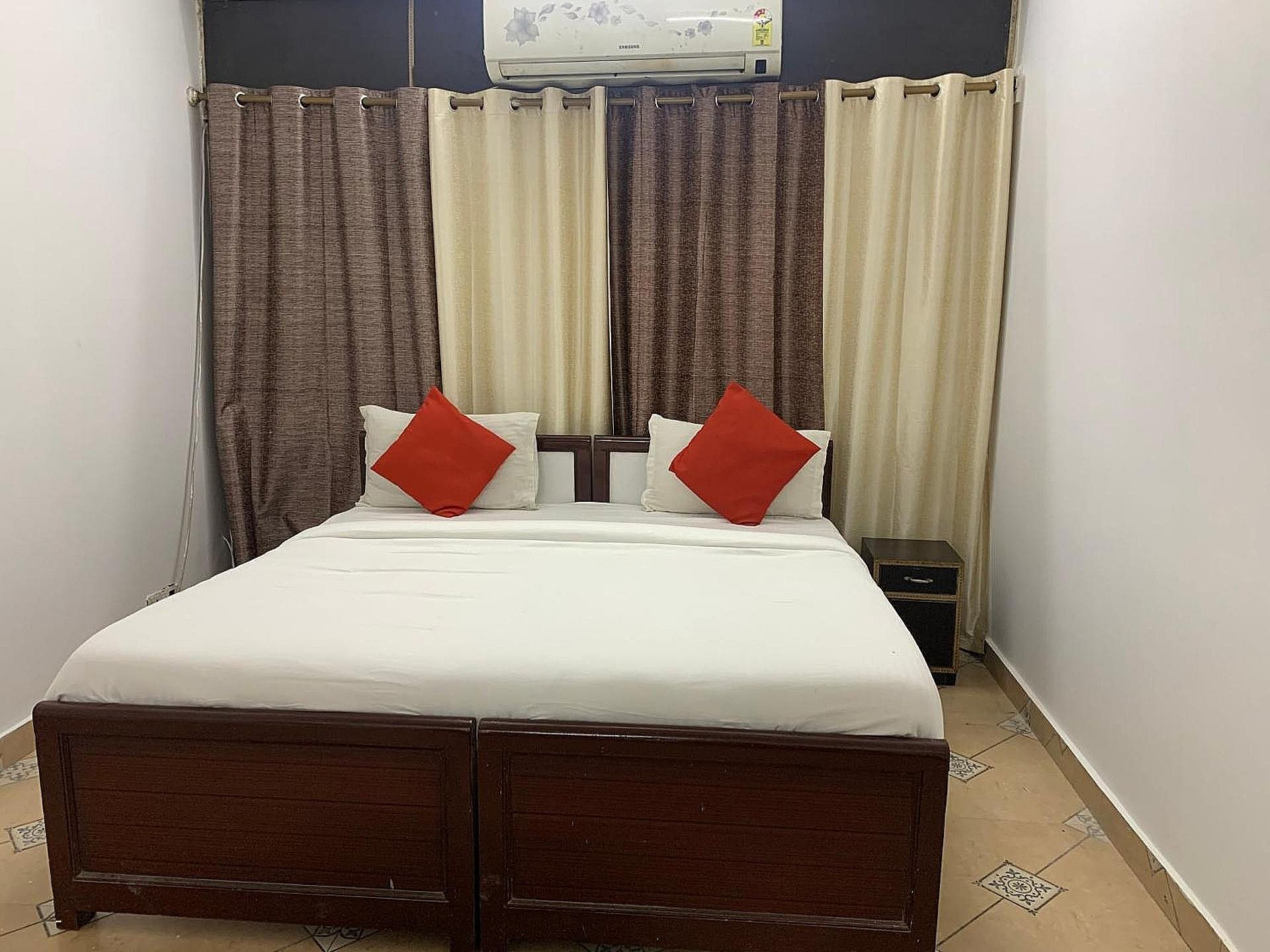 Ashu Villa Guest House Deluxe Room 2