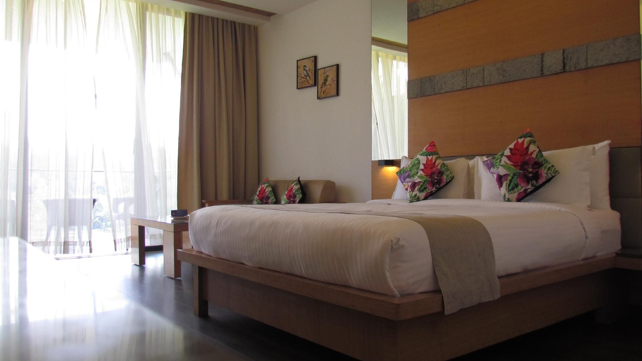 Lake View Double Room with Balcony